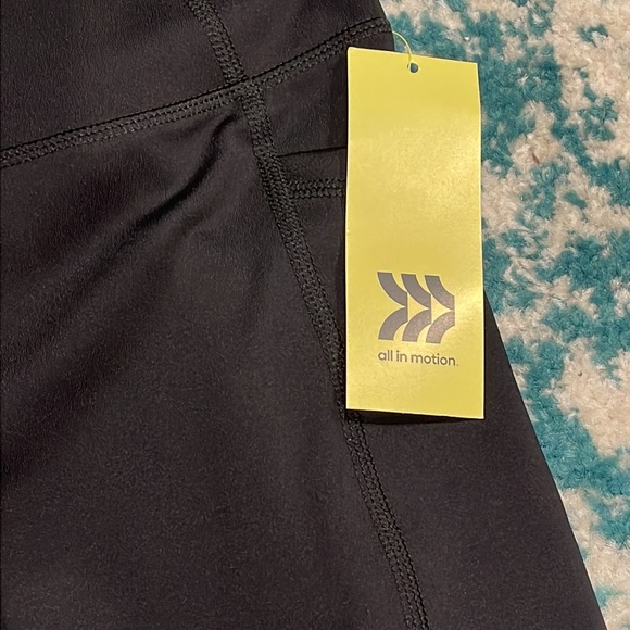 NWT All in motion full length black leggings with side pockets - Picture 3 of 6
